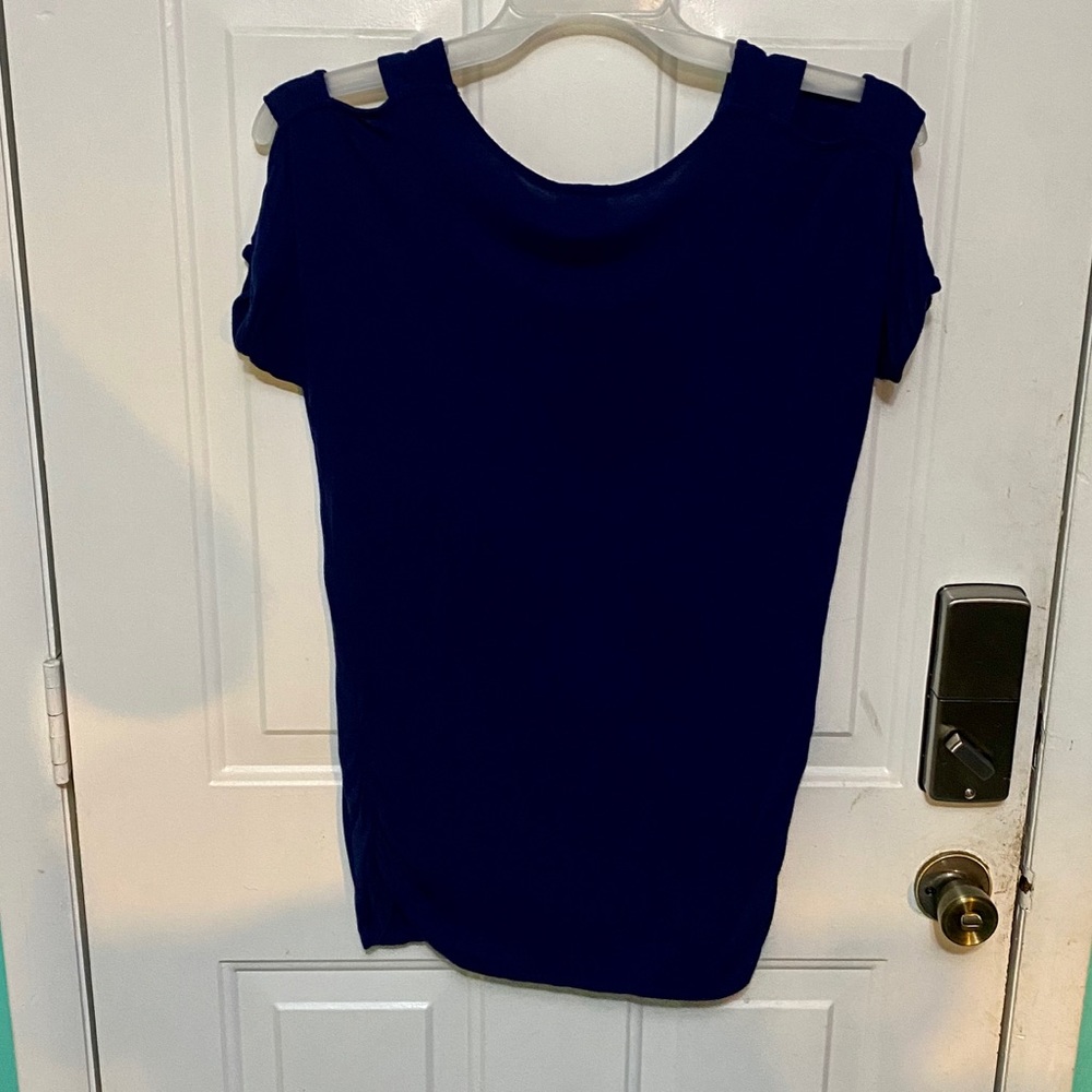 🦋3/$18  Blue Cold-Shoulder Top